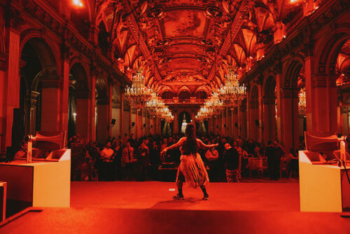 Le chaud case d'enfer d’Uzi Freyja, orchestré par Five Oh.