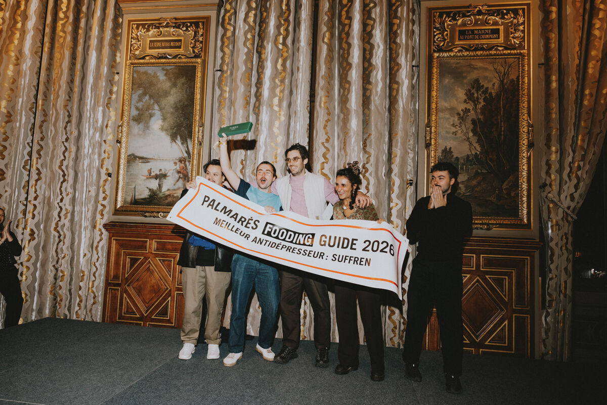 Toute la palette des émotions sur les visages de la fine équipe de Suffren, à Marseille, fraîchement primée Meilleur antidépresseur ! Avec en sus, ce sublime coffret Sabre, on n'était pas loin d’avoir la lame à l’œil...