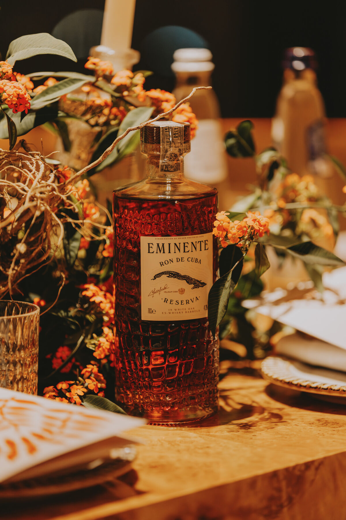 Une bouteille, comme une seconde peau de croco, reconnaissable entre mille !