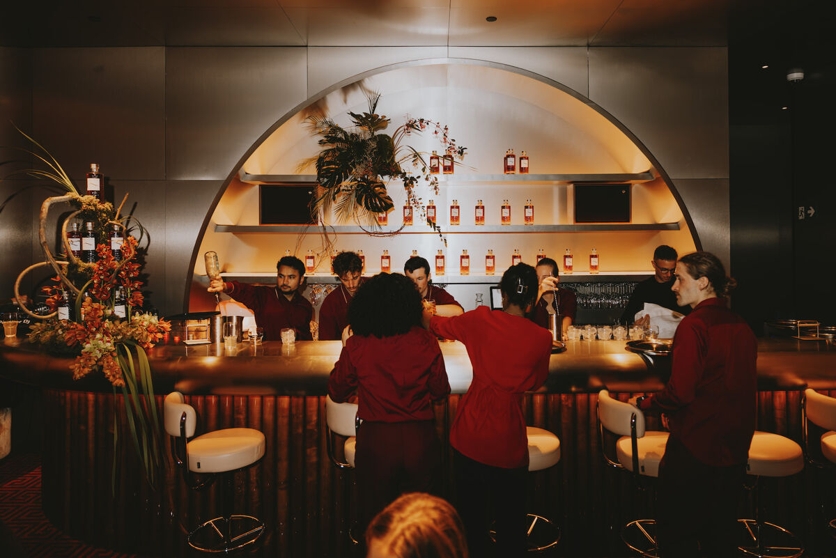 Ça shake sec au comptoir de l’hôtel The Standard. 