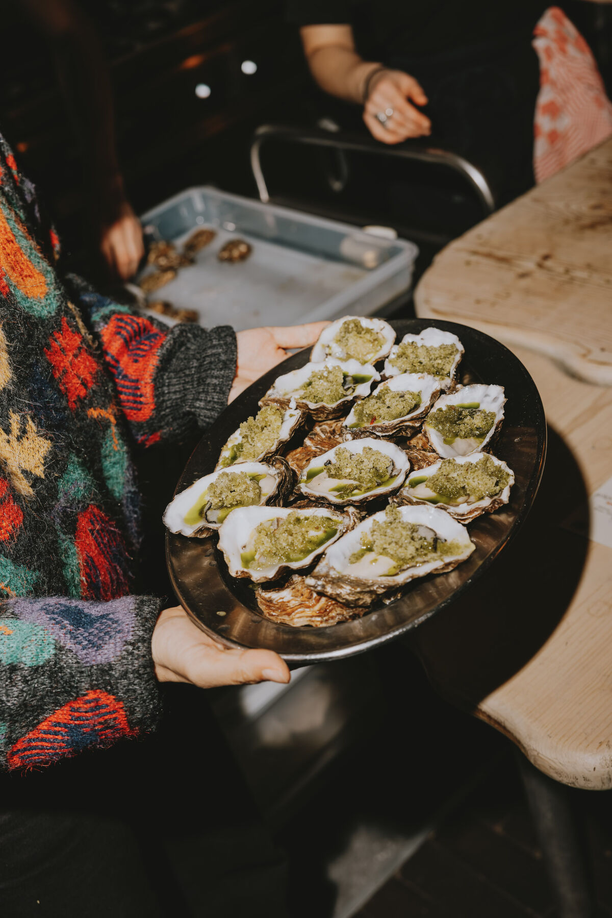 – Oesters met granité en chili ... Warm hier, of ligt het aan ons?