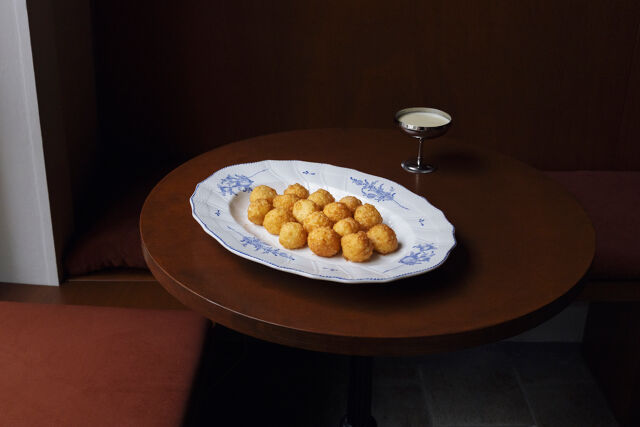 Pommes dauphine et sauce au vieux gouda